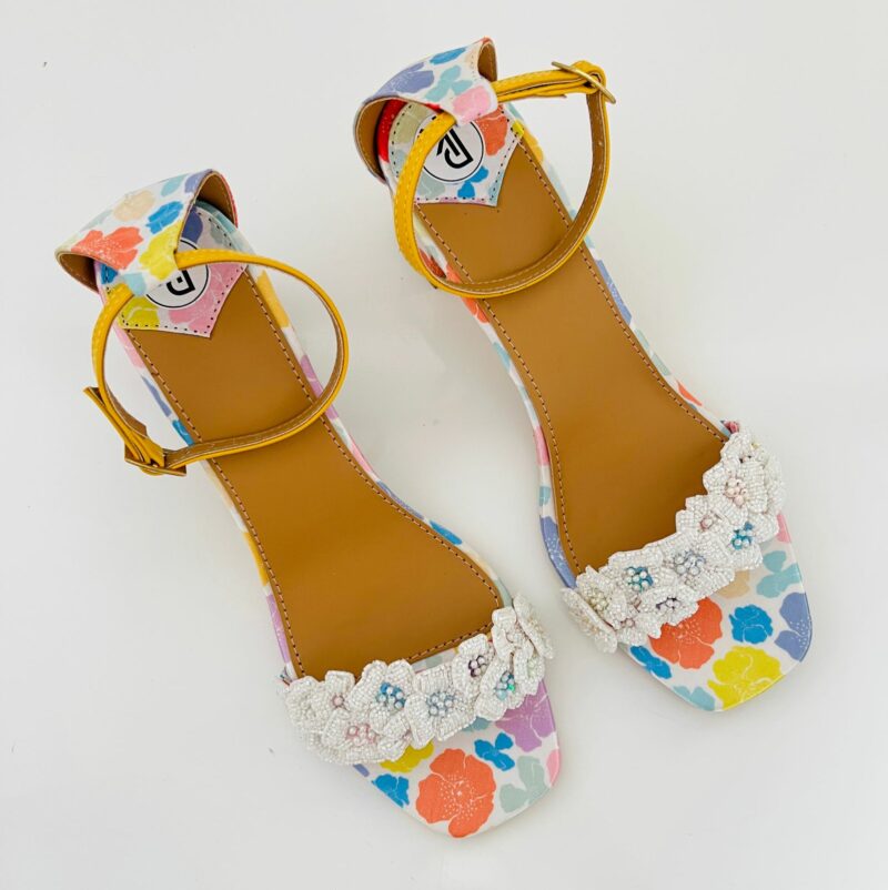 WHITE POPPY HEELS