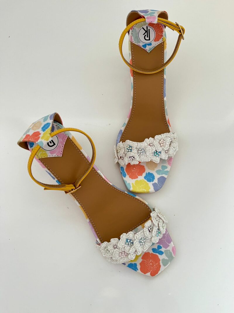 WHITE POPPY HEELS