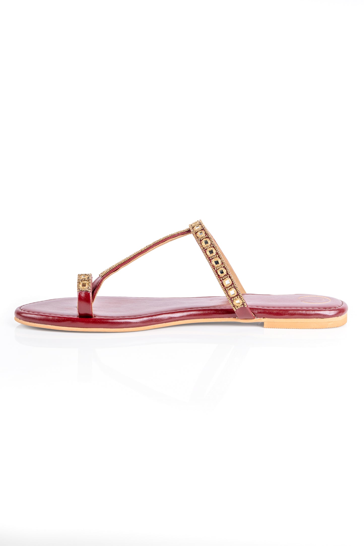 Maroon Nuri Kolhapuri flats